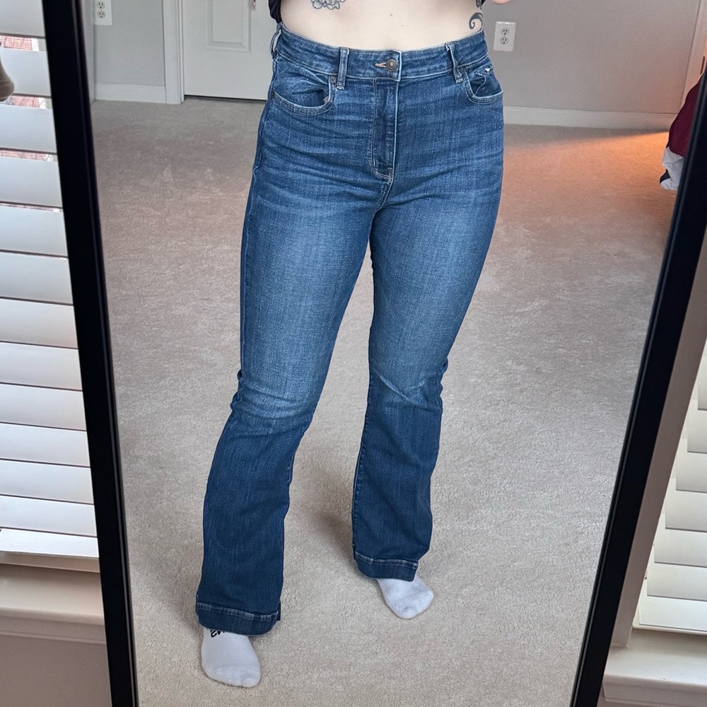 American Eagle Super High Rise Flare Jeans Size 8 Regular